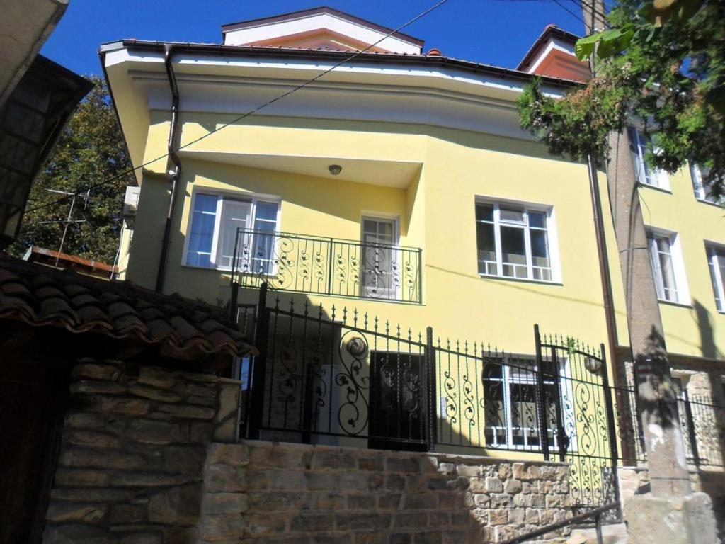 Къщата С Чешмата Lejlighed Veliko Tarnovo Eksteriør billede